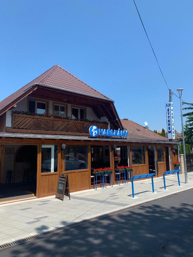 Bed and Breakfast Hableany Etterem, Pizzeria Es Vendeghaz Balatonmáriafürdő Esterno foto
