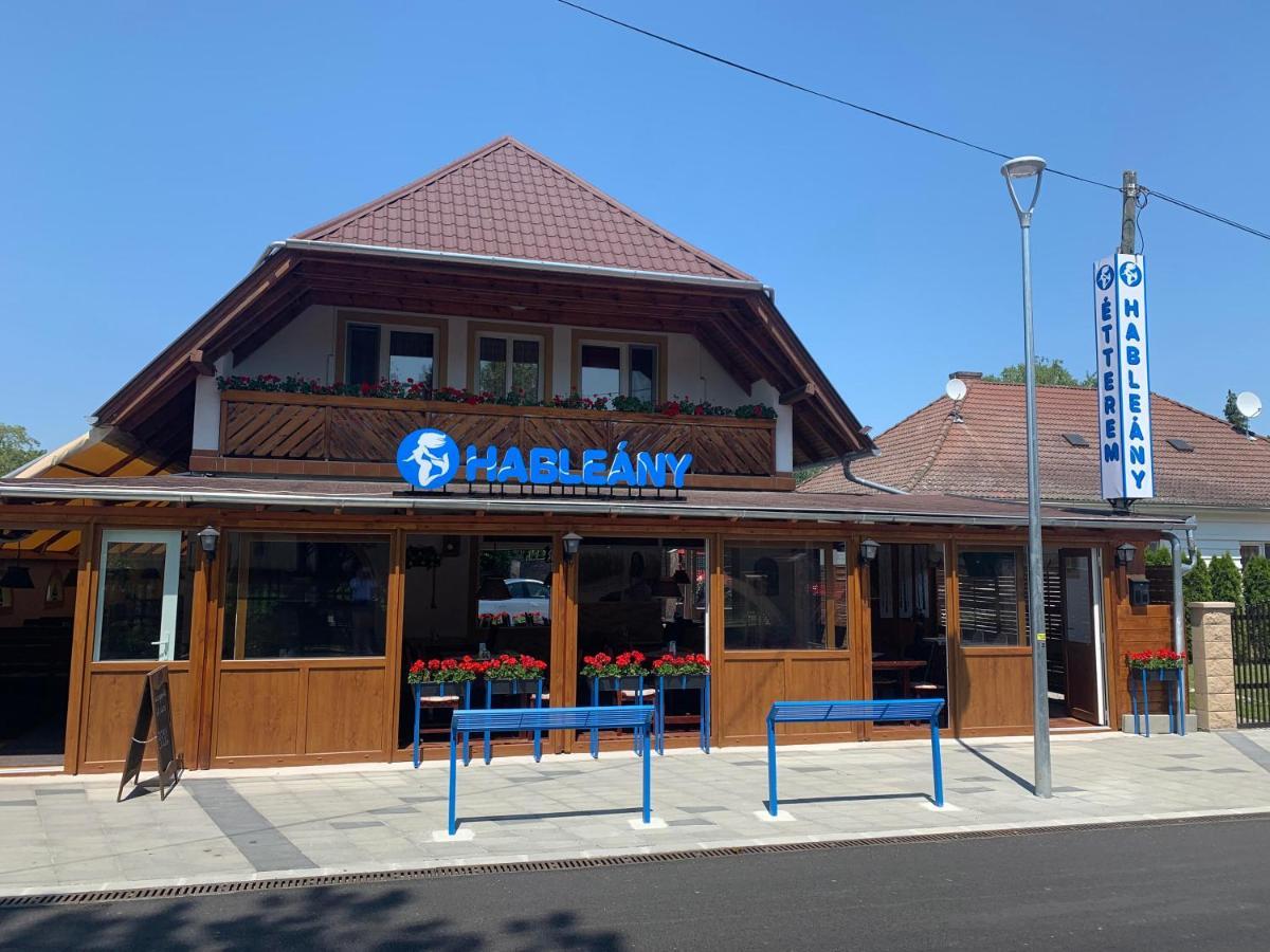 Bed and Breakfast Hableany Etterem, Pizzeria Es Vendeghaz Balatonmáriafürdő Esterno foto